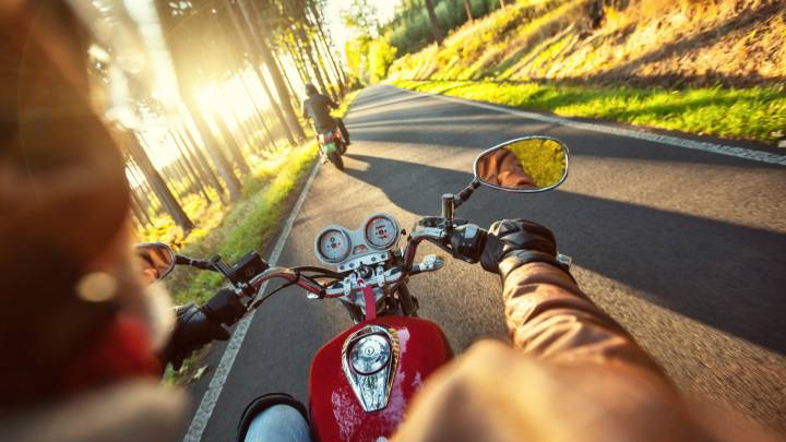 Особливості їзди на мотоциклі восени, чого чекати?